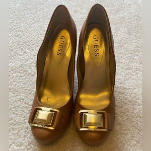 Guess closed toe wedges